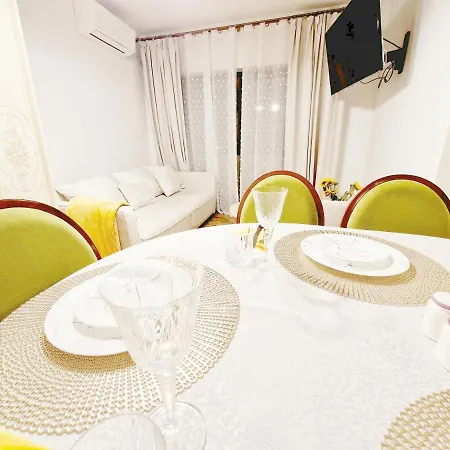 Spacious 3 5* Mansion Near Muzeului Square. Free Parking Апартаменти