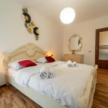 Spacious 3 5* Mansion Near Muzeului Square. Free Parking Apartmán
