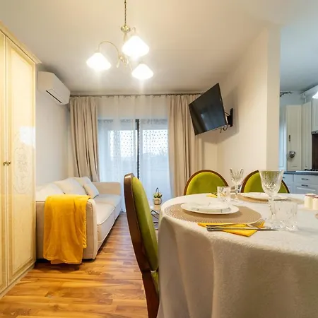 Апартаменти Spacious 3 5* Mansion Near Muzeului Square. Free Parking *