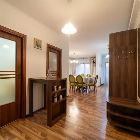 Spacious 3 5* Mansion Near Muzeului Square. Free Parking Апартаменти *