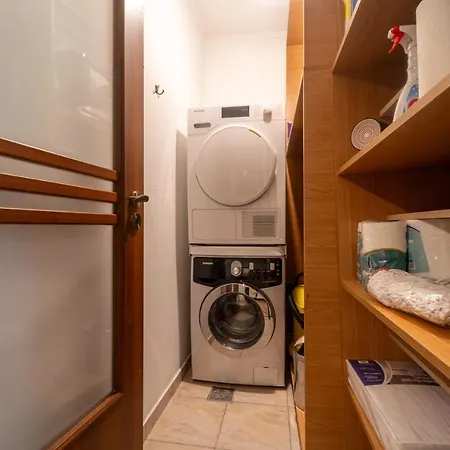 Апартаменти Spacious 3 5* Mansion Near Muzeului Square. Free Parking *