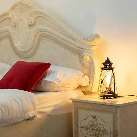 Spacious 3 5* Mansion Near Muzeului Square. Free Parking Апартаменти *